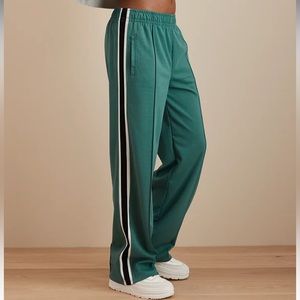 NWOT Women’s American Eagle Track Pants Green Alpine Small
